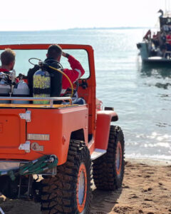 Daring Darwin Divers Drive ‘Mud Crab’ LandCruiser Underwater for 7km, Redefine Navigation, and put Darwin on the map!